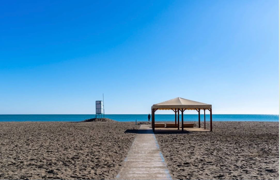 Media Temporada . Se alquila desde 1.9.26- 30.6.27 magnifico apartamento  con vistas al mar en Playamar   (Torremolinos)