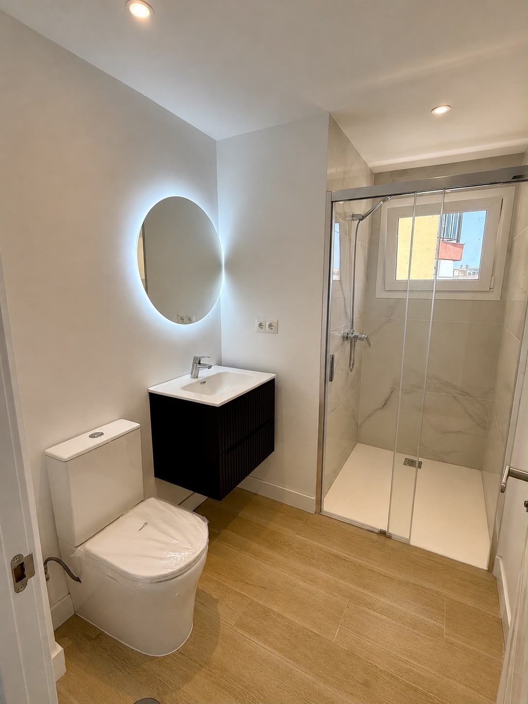 Media Temporada . Se alquila desde 1.9.26- 30.6.27 magnifico apartamento  con vistas al mar en Playamar   (Torremolinos)