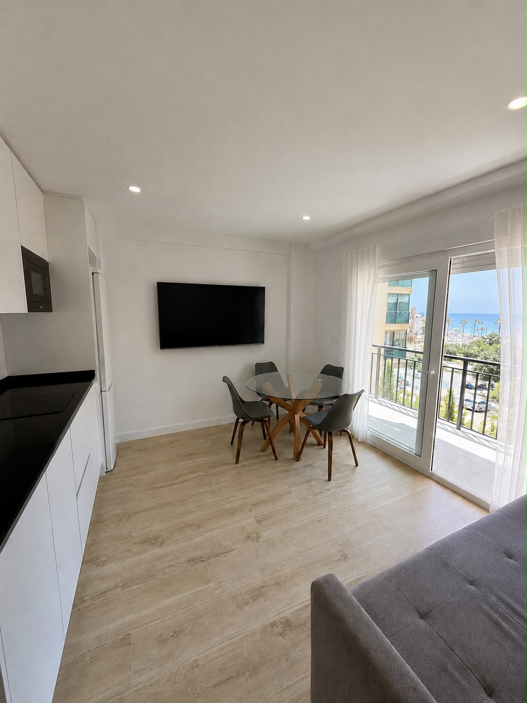 Media Temporada . Se alquila desde 1.9.26- 30.6.27 magnifico apartamento  con vistas al mar en Playamar   (Torremolinos)