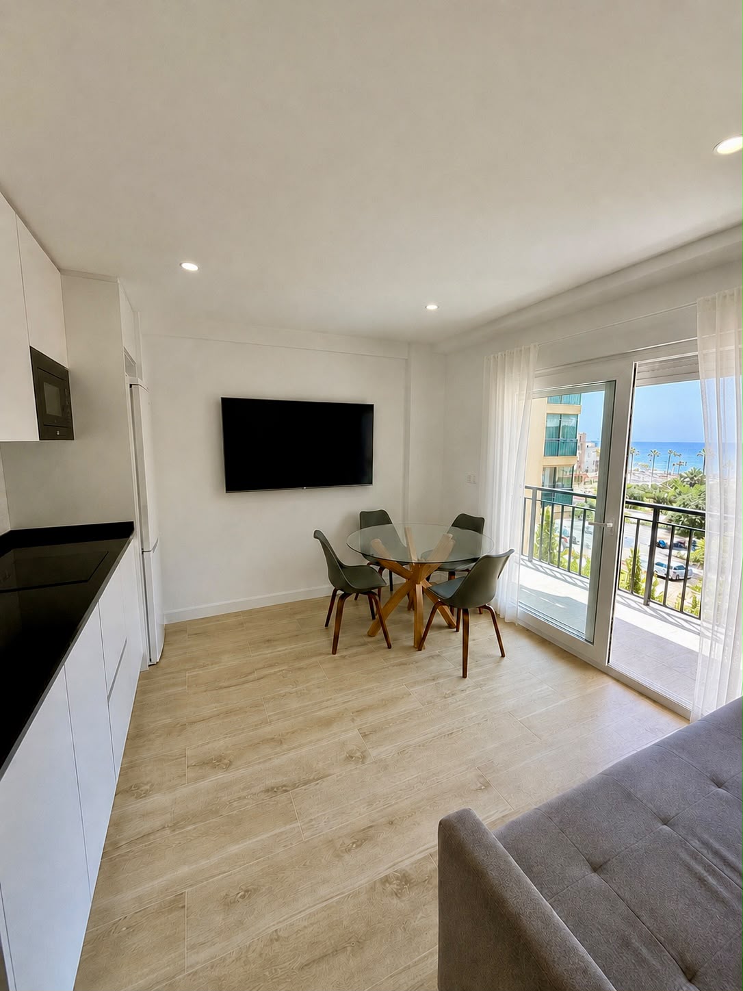 Media Temporada . Se alquila desde 1.9.26- 30.6.27 magnifico apartamento  con vistas al mar en Playamar   (Torremolinos)
