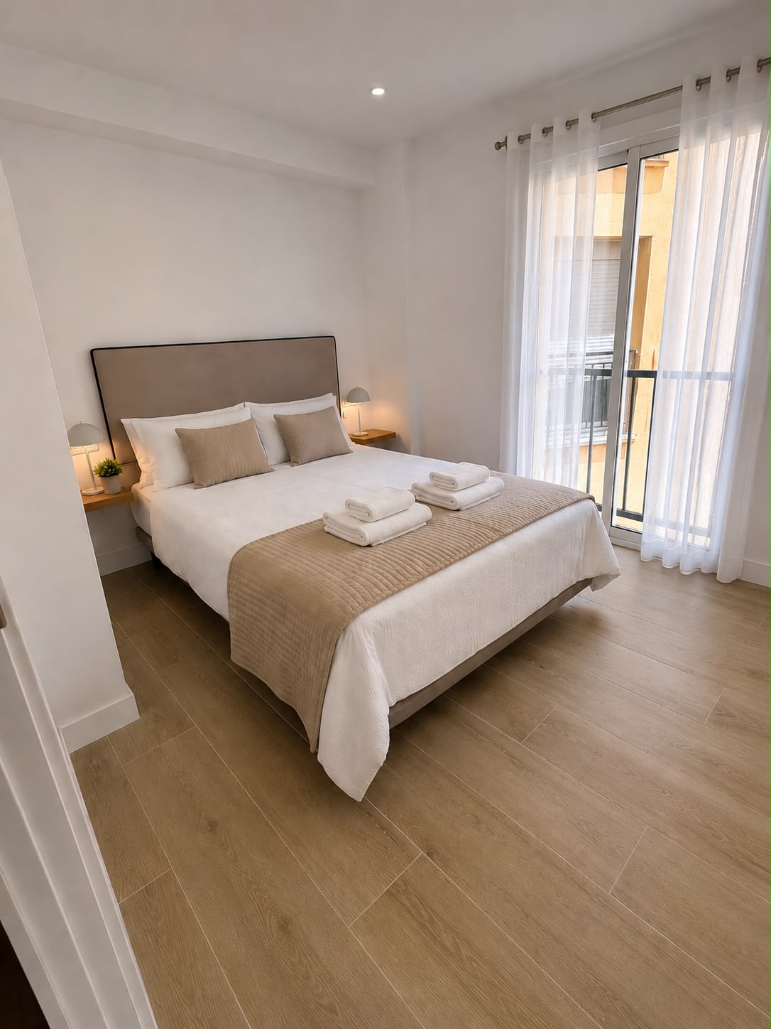 Media Temporada . Se alquila desde 1.9.26- 30.6.27 magnifico apartamento  con vistas al mar en Playamar   (Torremolinos)