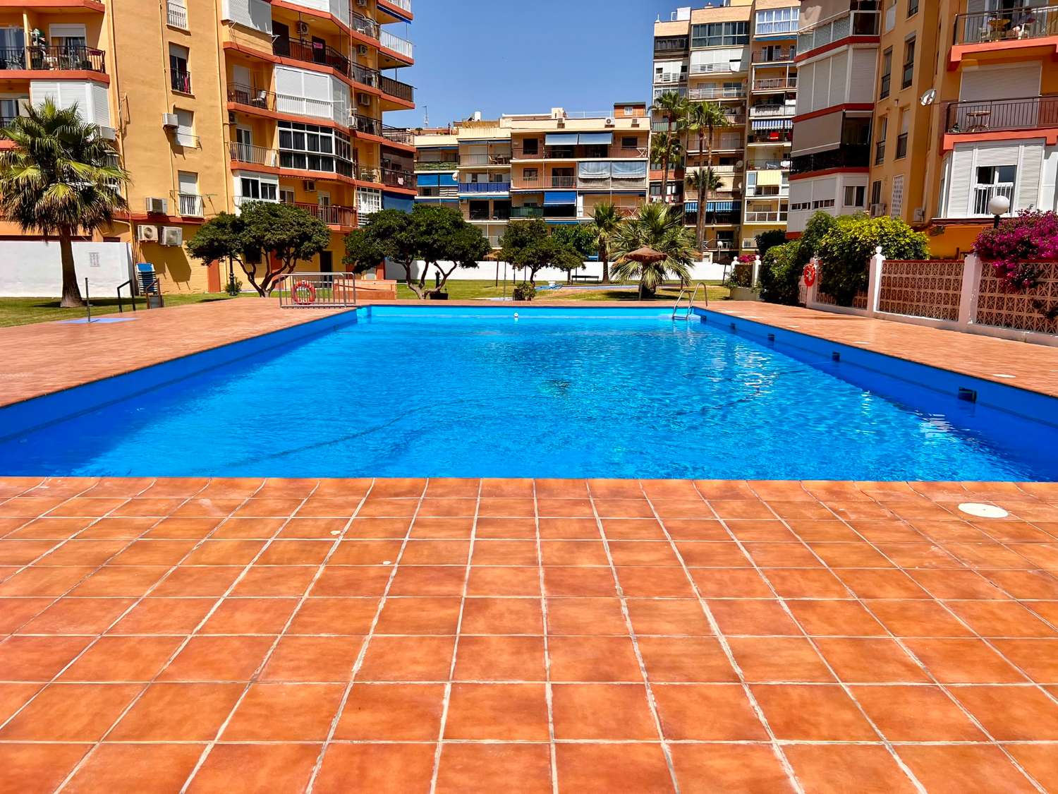 Media Temporada . Se alquila desde 1.9.26- 30.6.27 magnifico apartamento  con vistas al mar en Playamar   (Torremolinos)