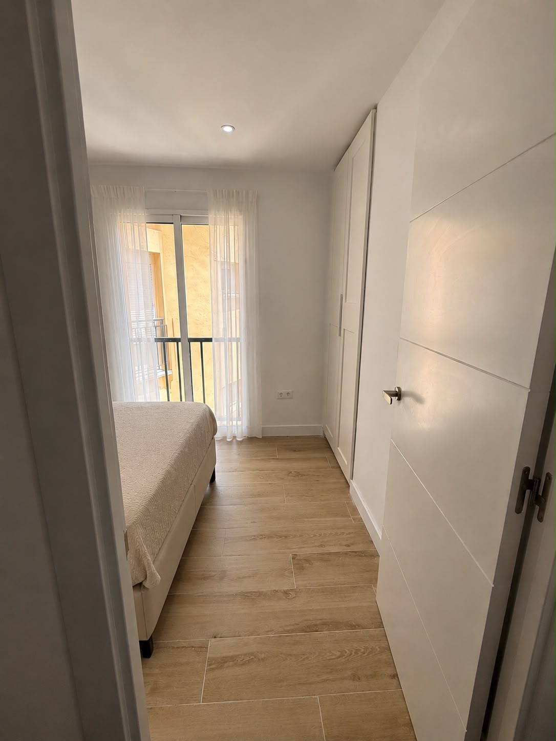 Media Temporada . Se alquila desde 1.9.26- 30.6.27 magnifico apartamento  con vistas al mar en Playamar   (Torremolinos)