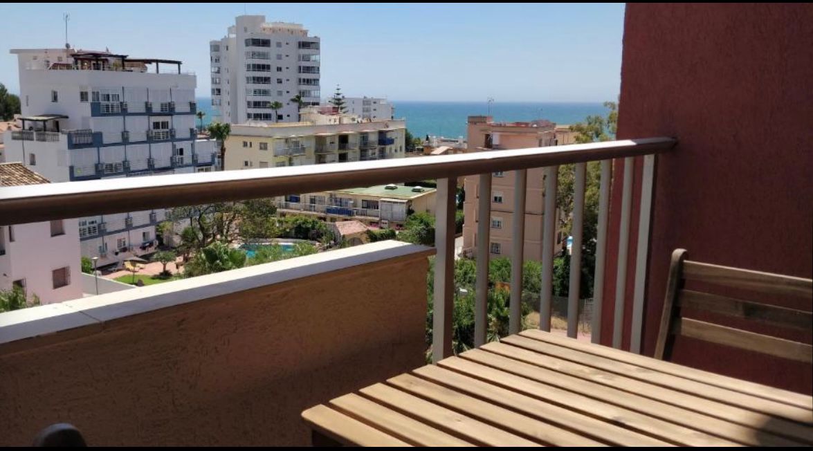 Media temporada .Se alquila  precioso estudio  del 01/09/2026 - 30/06/2027 en Benalmadena