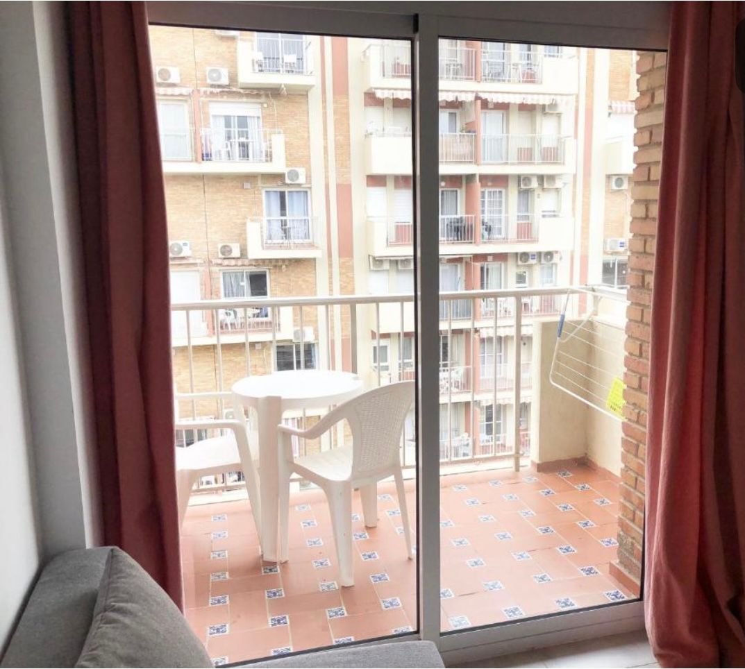 Media temporada .Se alquila  precioso estudio  del 01/11/2026 - 30/06/2027 en Benalmadena