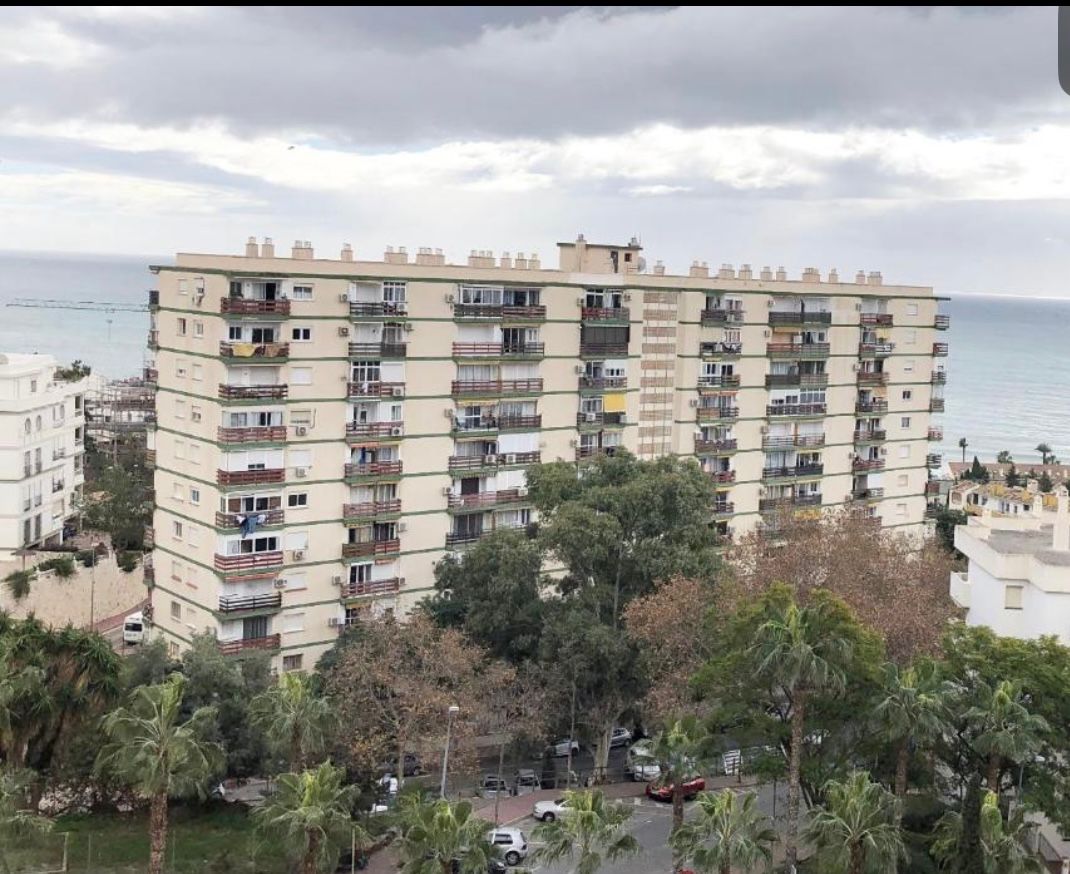 Media temporada .Se alquila  precioso estudio  del 01/11/2026 - 30/06/2027 en Benalmadena