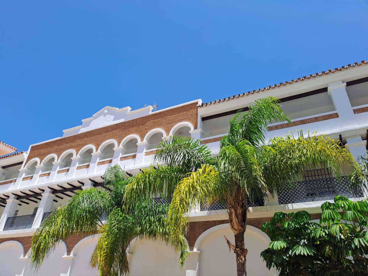 Media temporada.  Se alquila  desde 1.10.26-31.5.27 bonito apartamento en planta baja a 200 metros de la playa en Benalmádena.