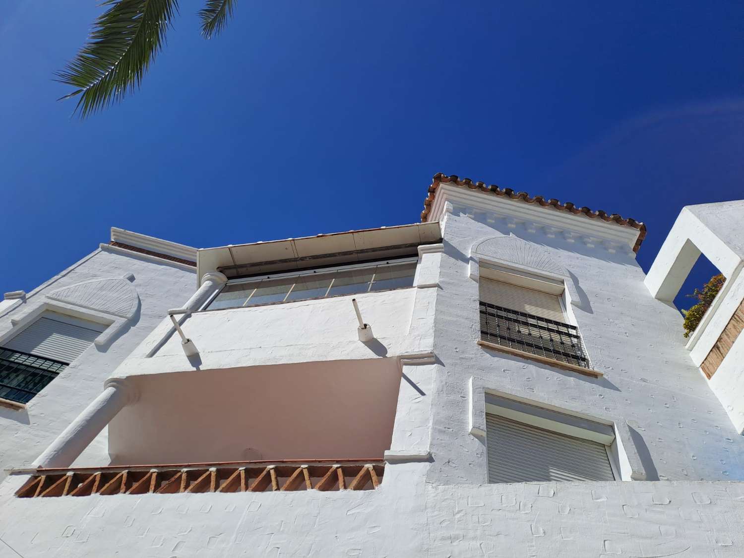 Media temporada.  Se alquila  desde 1.10.26-31.5.27 bonito apartamento en planta baja a 200 metros de la playa en Benalmádena.