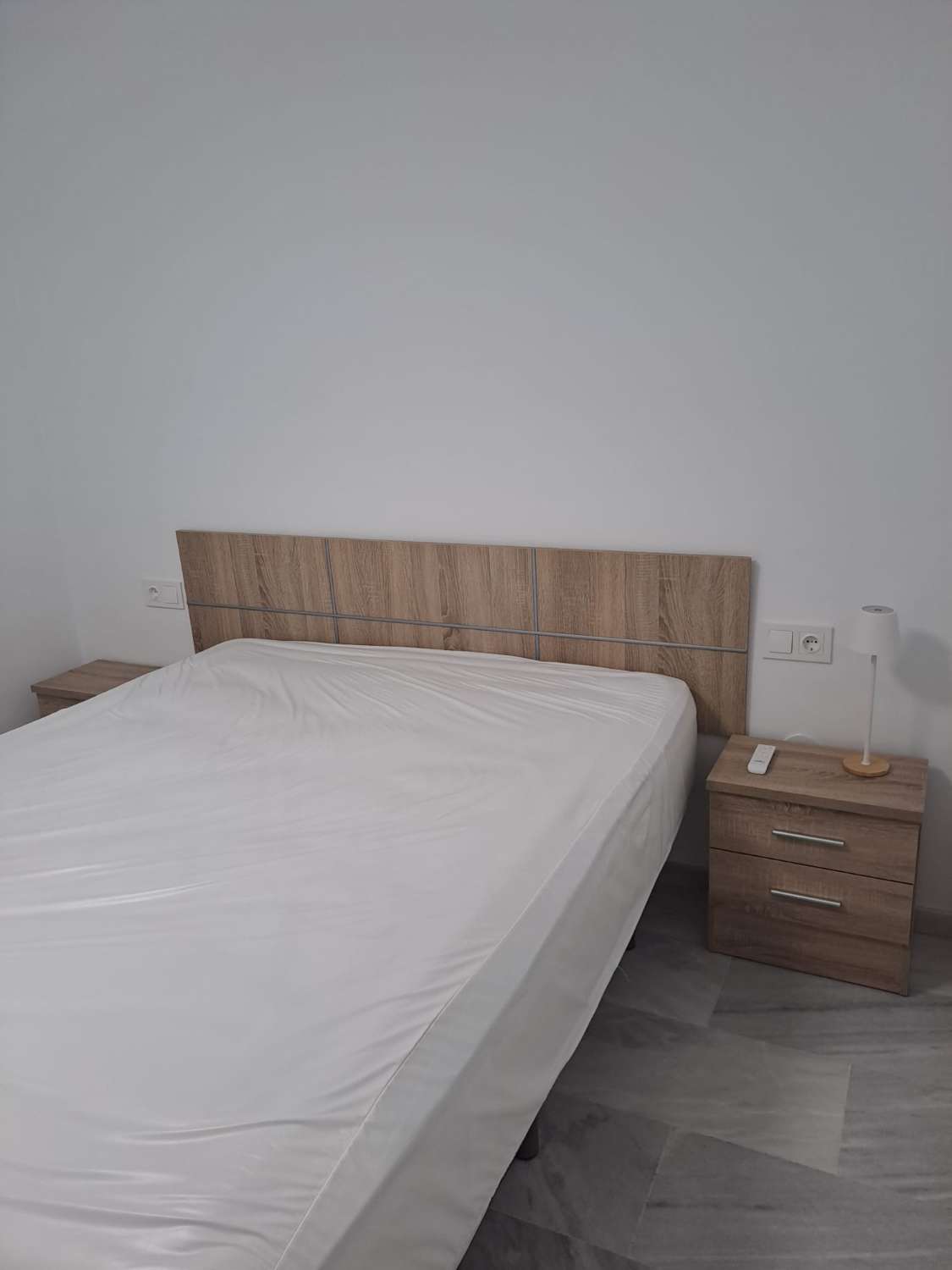 Media temporada.  Se alquila  desde 1.10.26-31.5.27 bonito apartamento en planta baja a 200 metros de la playa en Benalmádena.