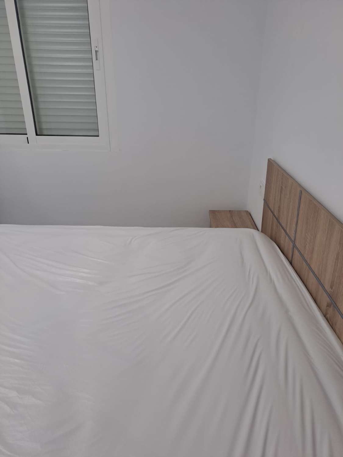 Media temporada.  Se alquila  desde 1.10.26-31.5.27 bonito apartamento en planta baja a 200 metros de la playa en Benalmádena.