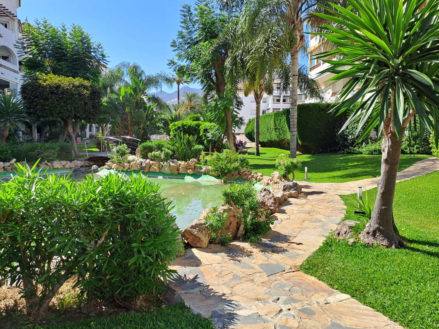 Media temporada.  Se alquila  desde 1.10.26-31.5.27 bonito apartamento en planta baja a 200 metros de la playa en Benalmádena.