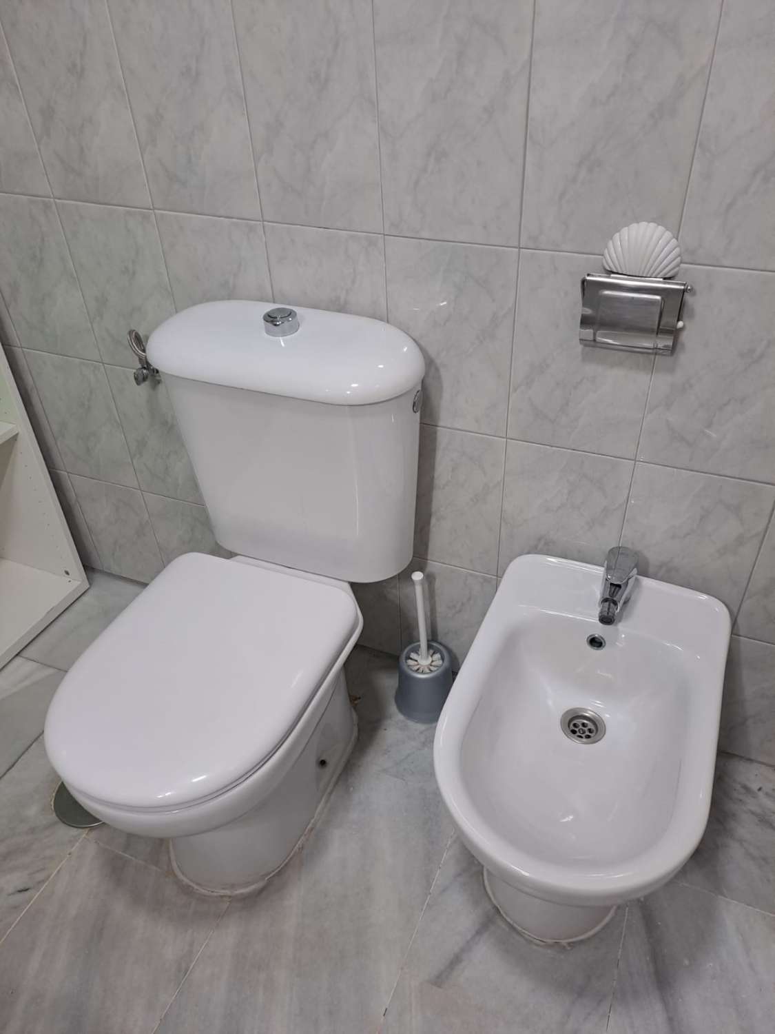 Media temporada.  Se alquila  desde 1.10.26-31.5.27 bonito apartamento en planta baja a 200 metros de la playa en Benalmádena.
