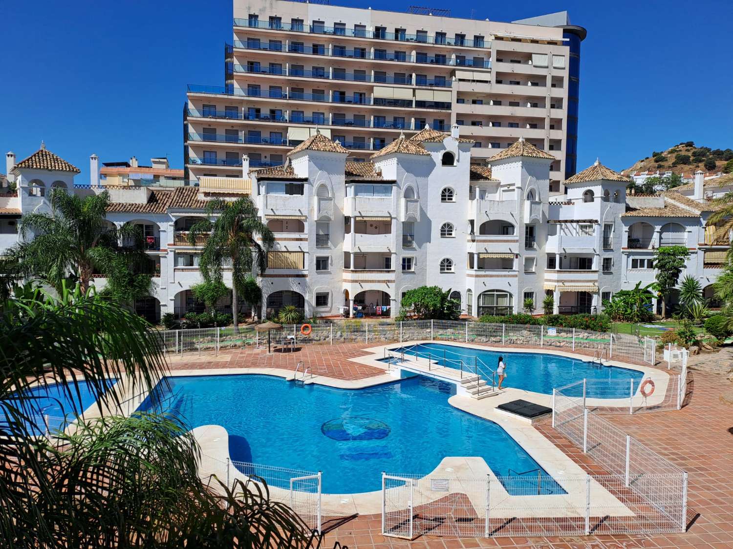 Media temporada.  Se alquila  desde 1.10.26-31.5.27 bonito apartamento en planta baja a 200 metros de la playa en Benalmádena.