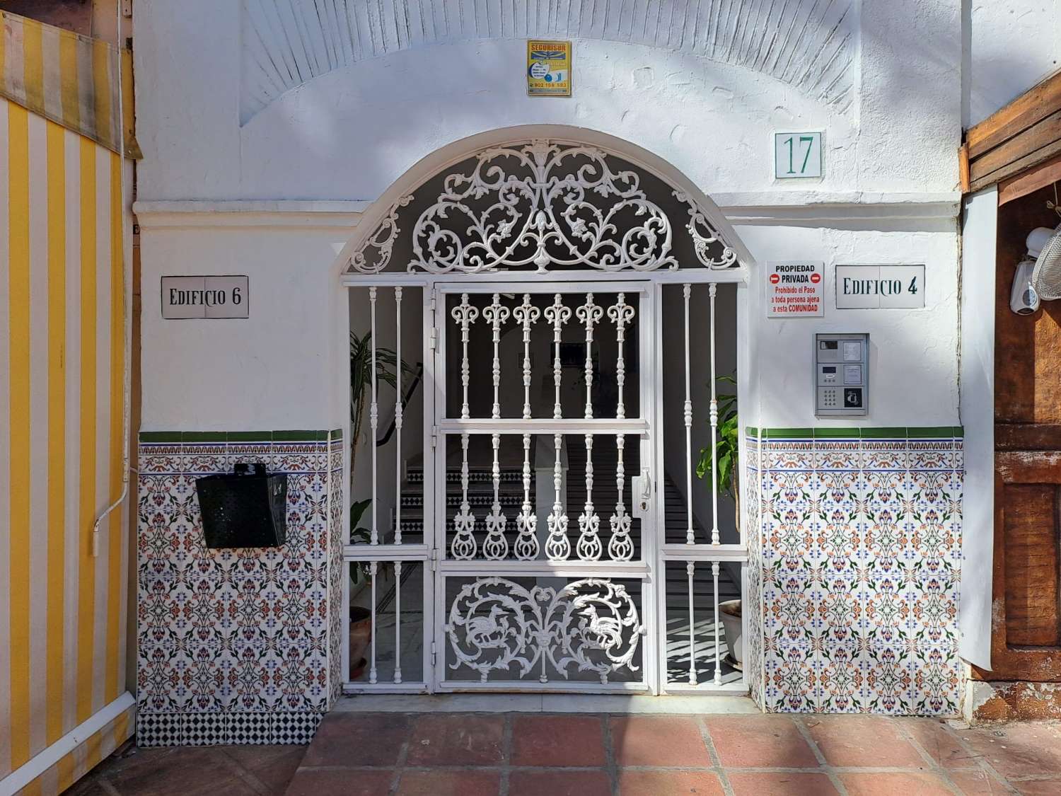 Media temporada.  Se alquila  desde 1.10.26-31.5.27 bonito apartamento en planta baja a 200 metros de la playa en Benalmádena.