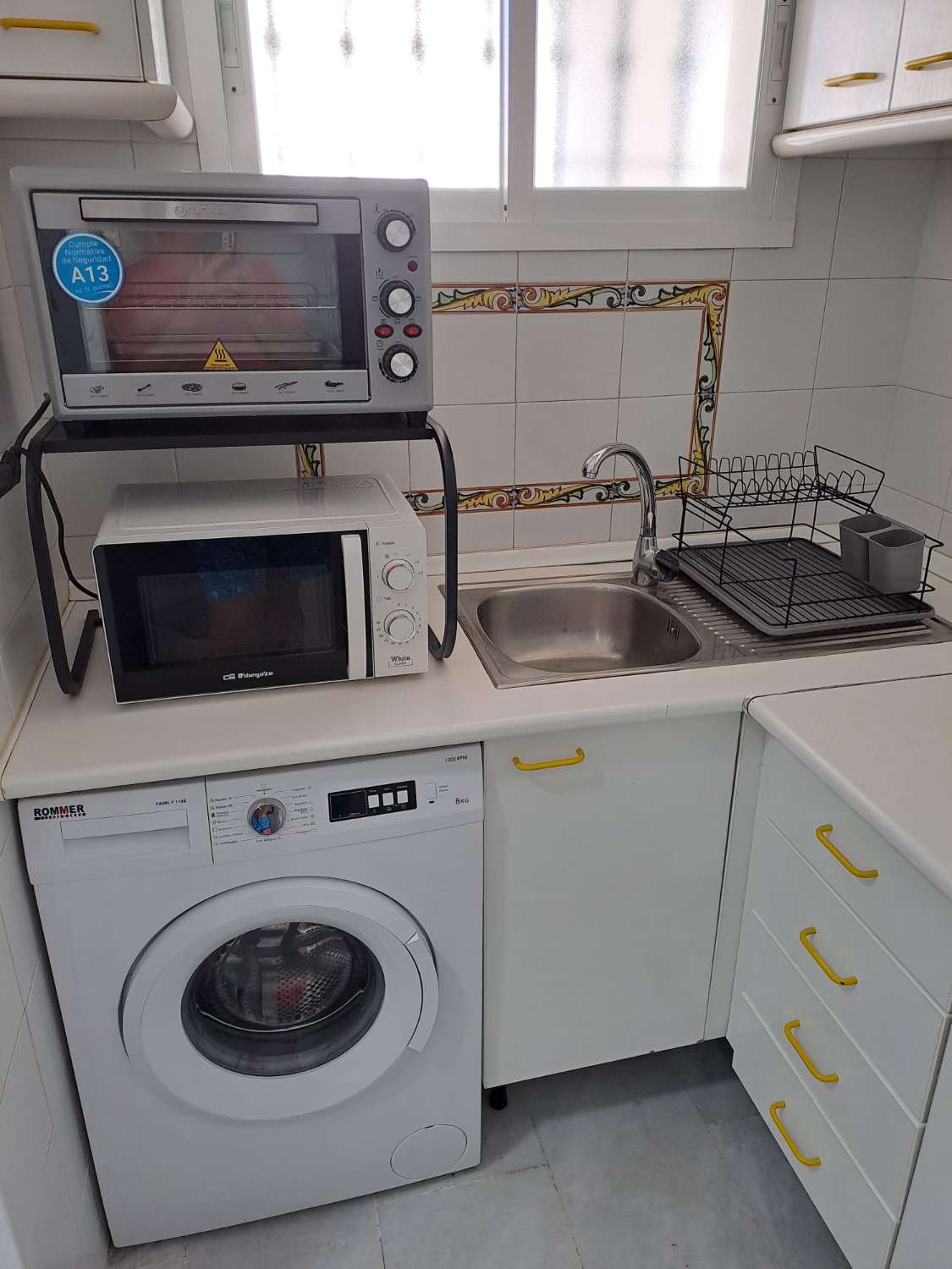 Media temporada.  Se alquila  desde 1.10.26-31.5.27 bonito apartamento en planta baja a 200 metros de la playa en Benalmádena.