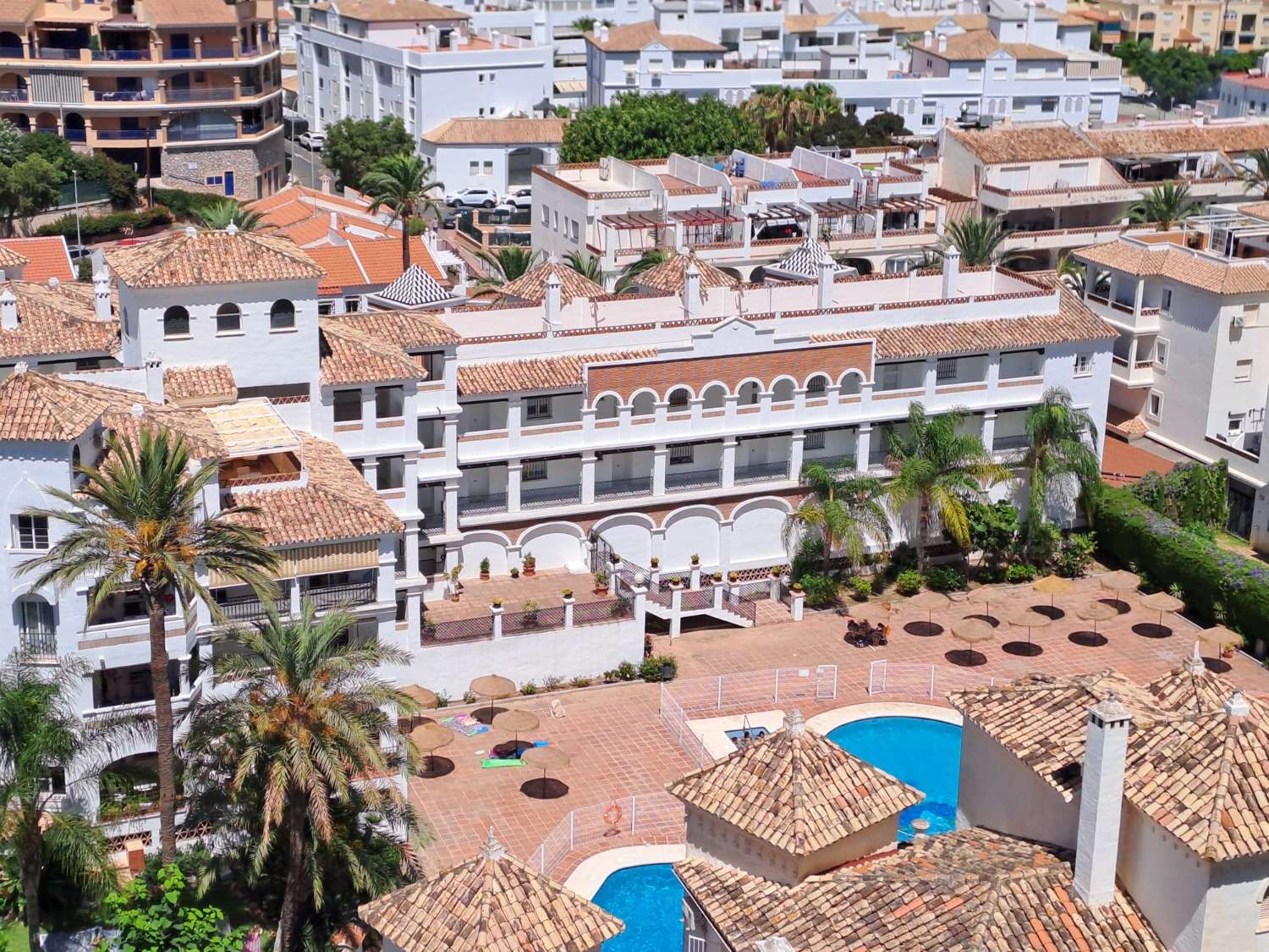 Media temporada.  Se alquila  desde 1.10.26-31.5.27 bonito apartamento en planta baja a 200 metros de la playa en Benalmádena.