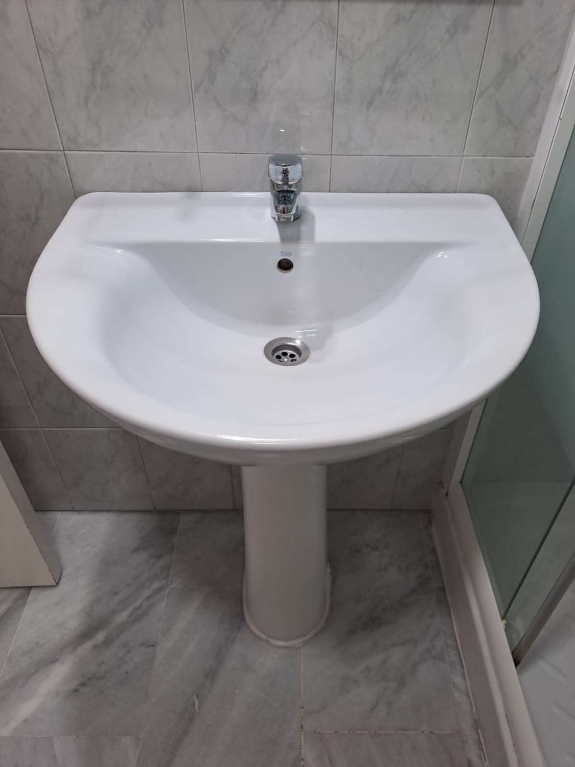 Media temporada.  Se alquila  desde 1.10.26-31.5.27 bonito apartamento en planta baja a 200 metros de la playa en Benalmádena.