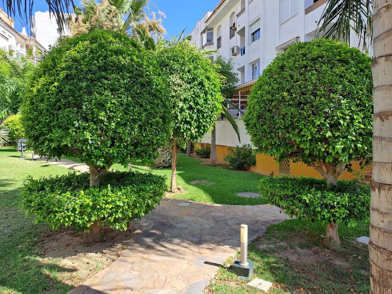 Media temporada.  Se alquila  desde 1.10.26-31.5.27 bonito apartamento en planta baja a 200 metros de la playa en Benalmádena.