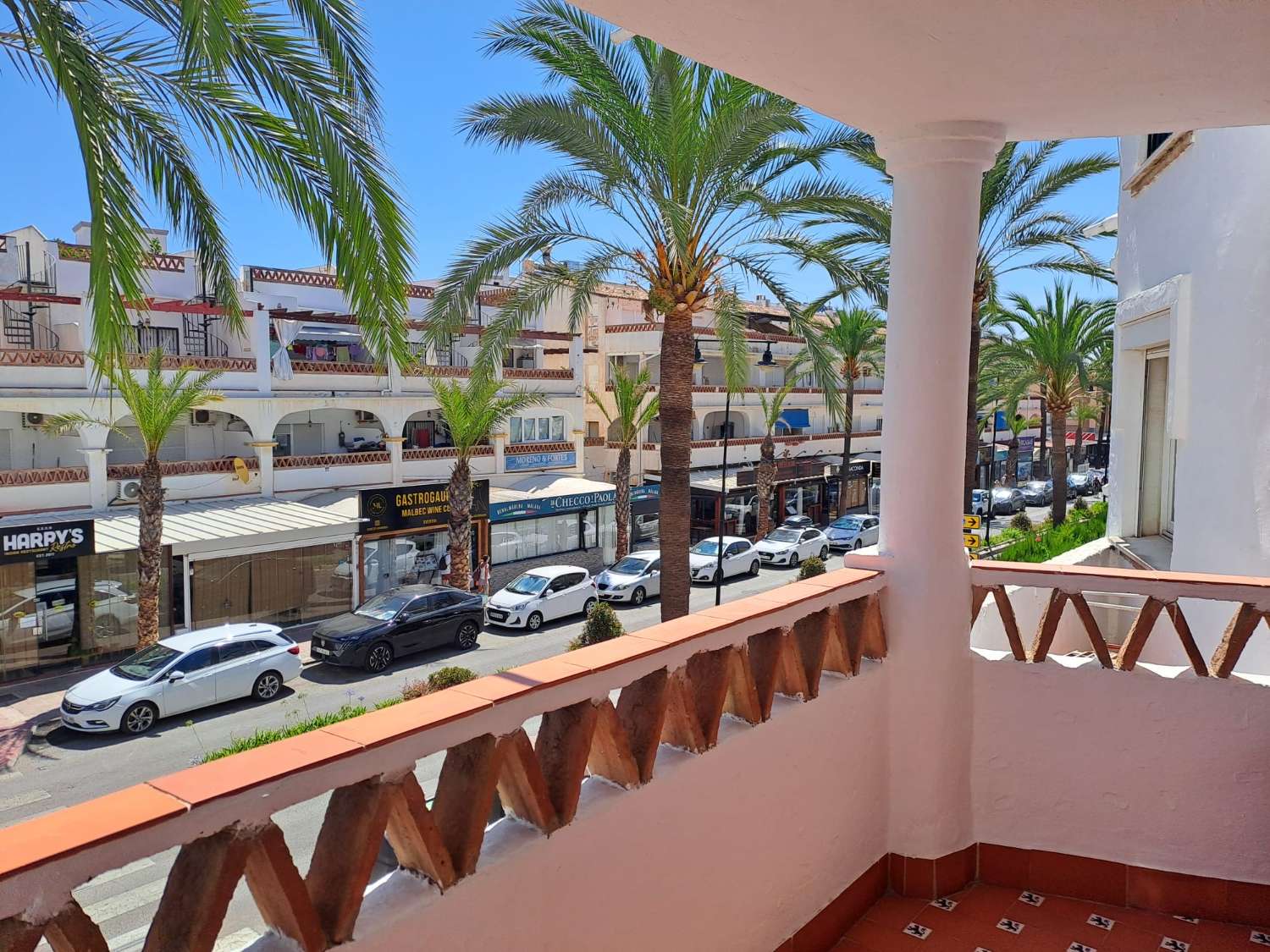 Media temporada.  Se alquila  desde 1.10.26-31.5.27 bonito apartamento en planta baja a 200 metros de la playa en Benalmádena.