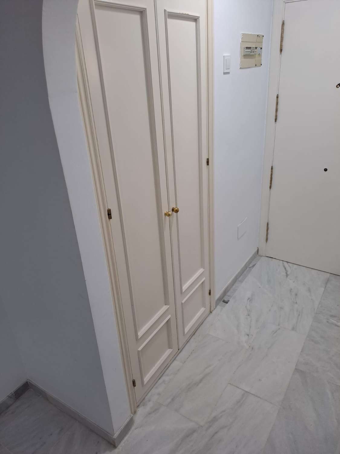 Media temporada.  Se alquila  desde 1.10.26-31.5.27 bonito apartamento en planta baja a 200 metros de la playa en Benalmádena.