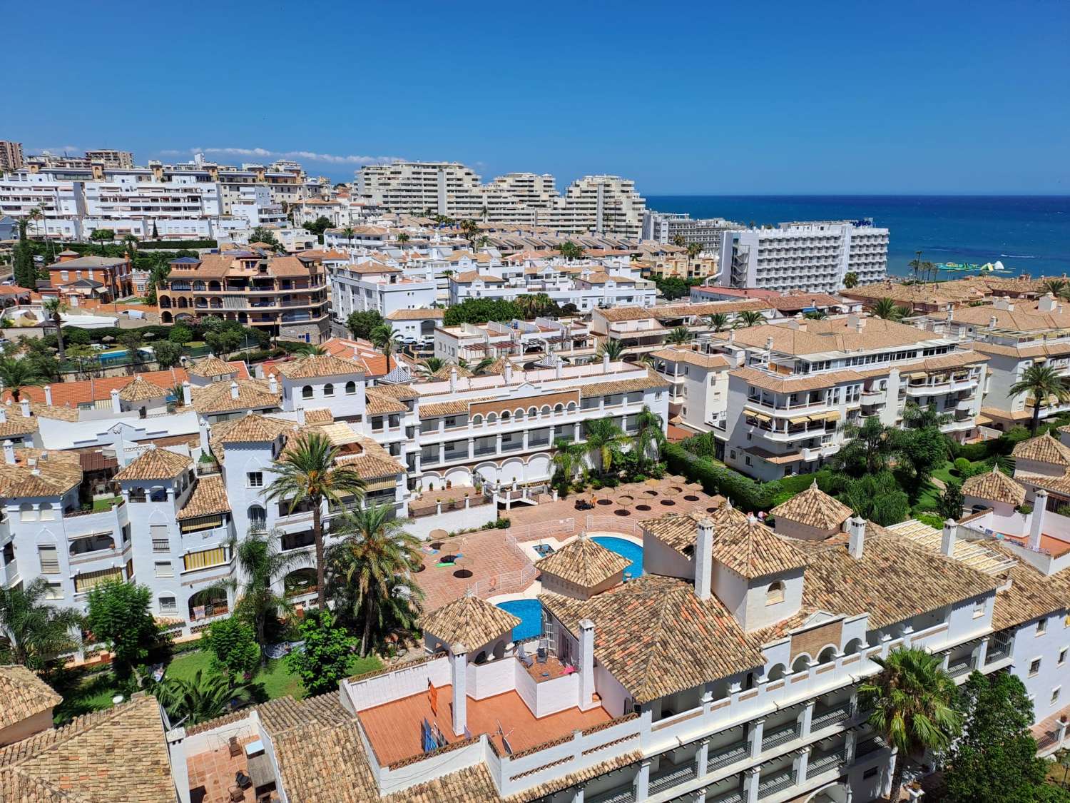 Media temporada.  Se alquila  desde 1.10.26-31.5.27 bonito apartamento en planta baja a 200 metros de la playa en Benalmádena.