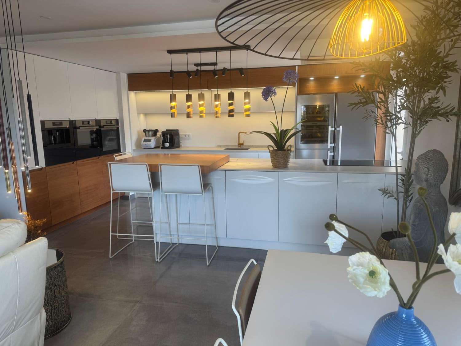 Magnificent furnished apartment with sea views for sale in the centre of Fuengirola