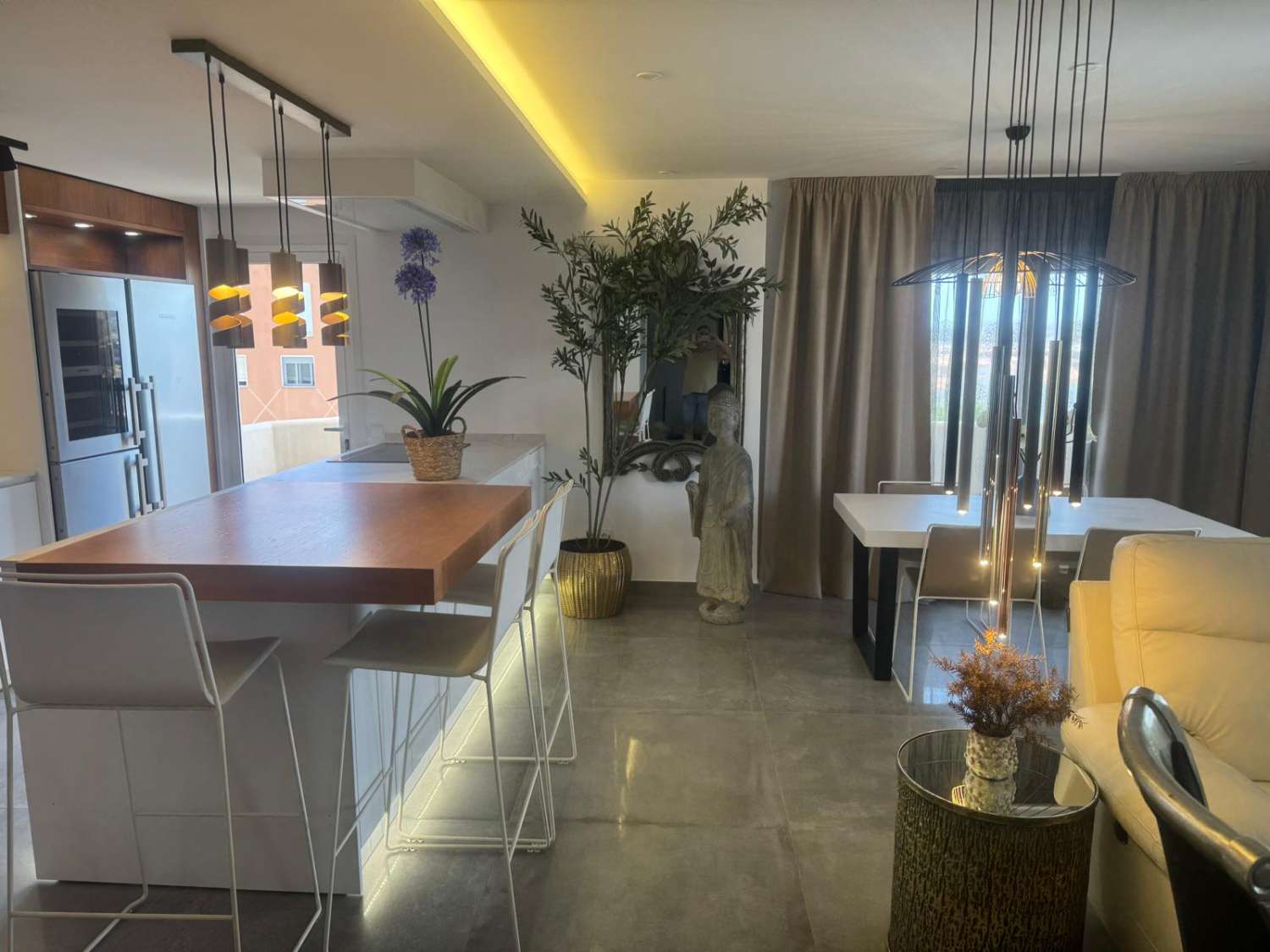Magnificent furnished apartment with sea views for sale in the centre of Fuengirola