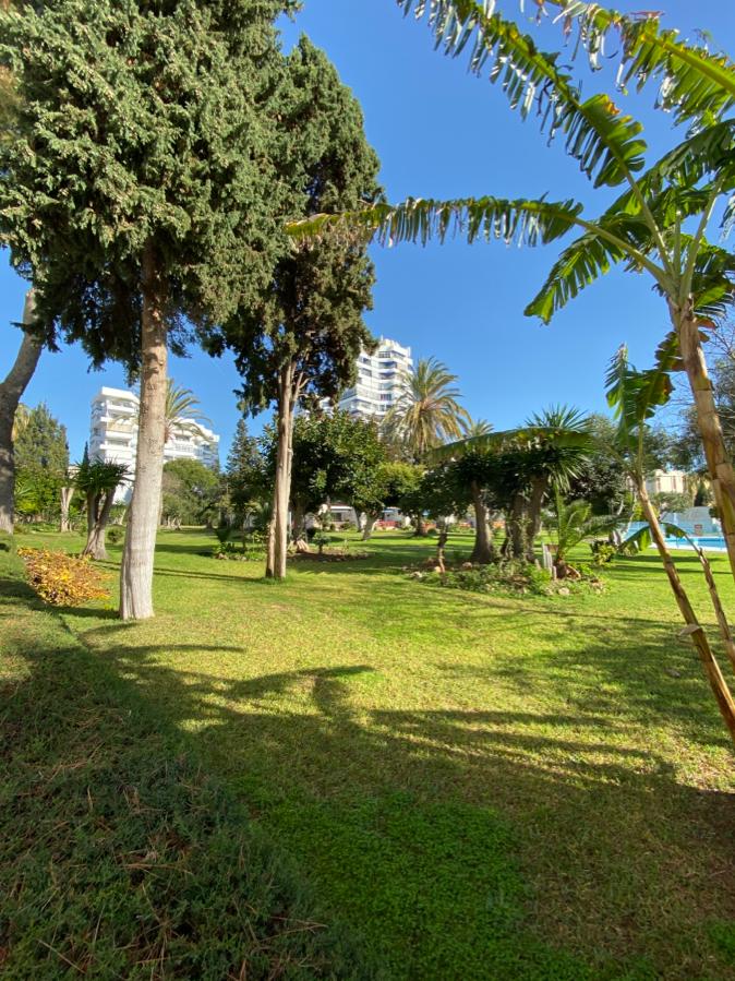 VAKKER LEILIGHET I FØRSTE ETASJE TIL SALGS I ARROYO DE LA MIEL