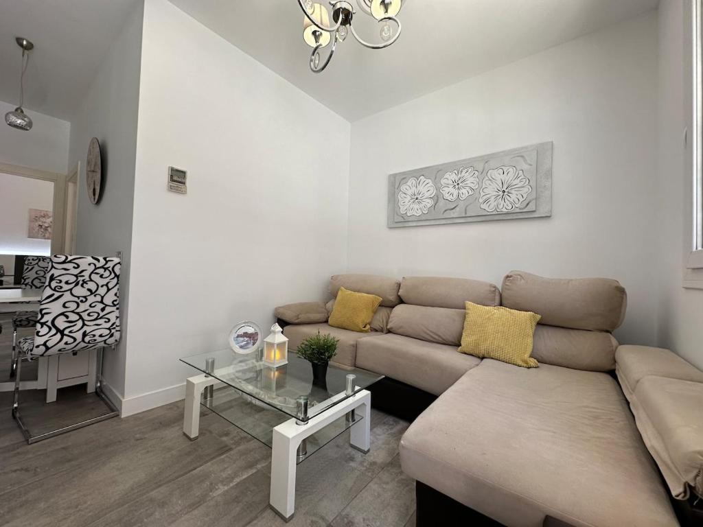 Media Temporada .Se alquila dede 1.10.26-30.4.27  apartamento al lado de la playa en La Carihuela (Torremolinos)