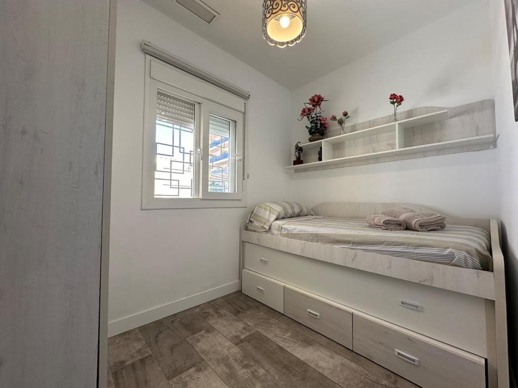 Media Temporada .Se alquila dede 1.10.26-30.4.27  apartamento al lado de la playa en La Carihuela (Torremolinos)