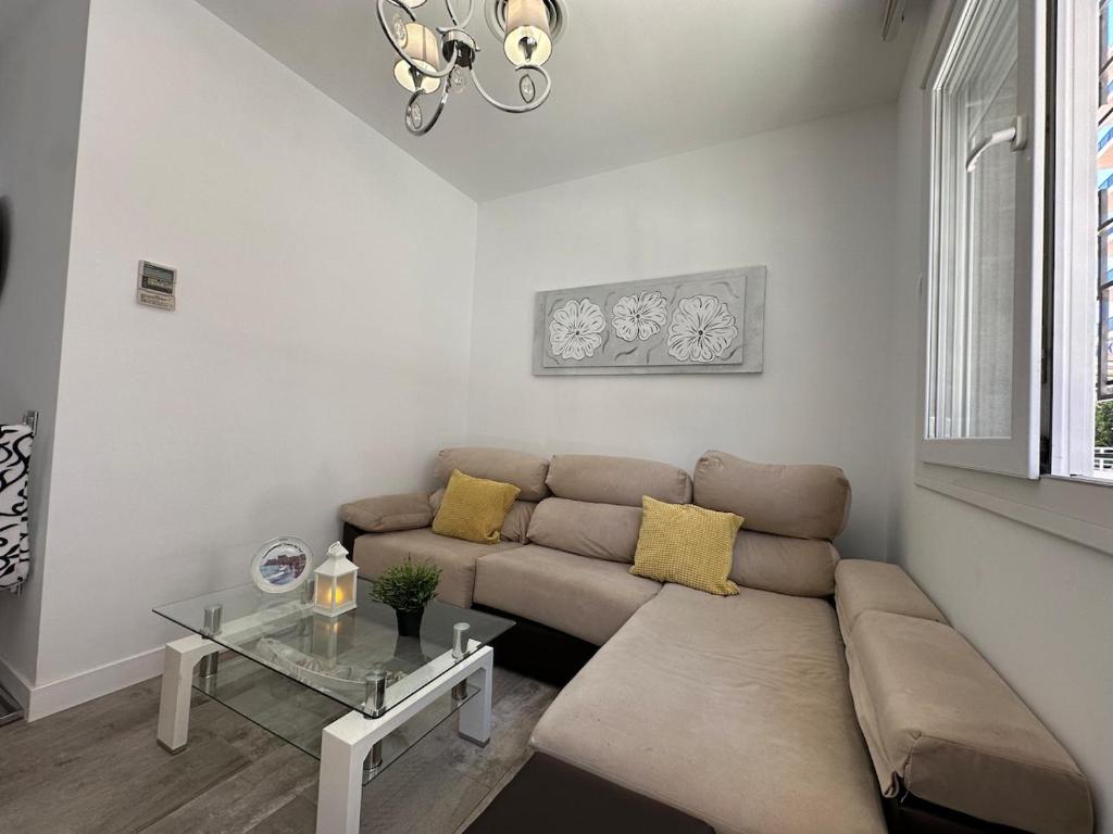 Media Temporada .Se alquila dede 1.10.26-30.4.27  apartamento al lado de la playa en La Carihuela (Torremolinos)