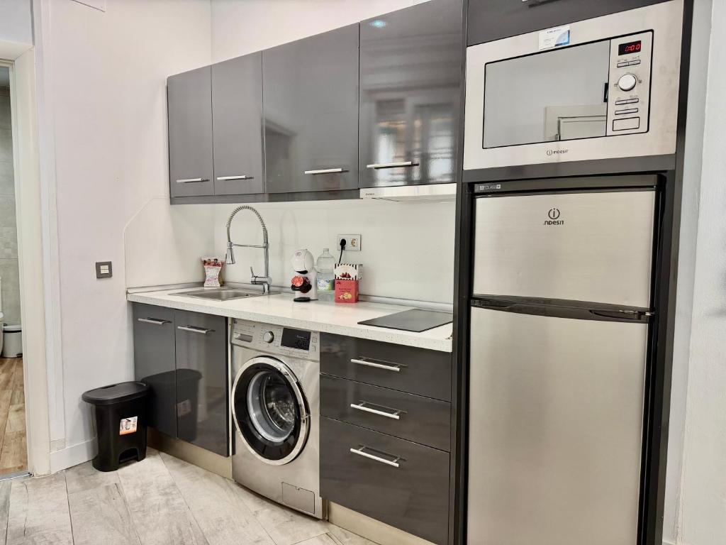 Media Temporada .Se alquila dede 1.10.26-30.4.27  apartamento al lado de la playa en La Carihuela (Torremolinos).