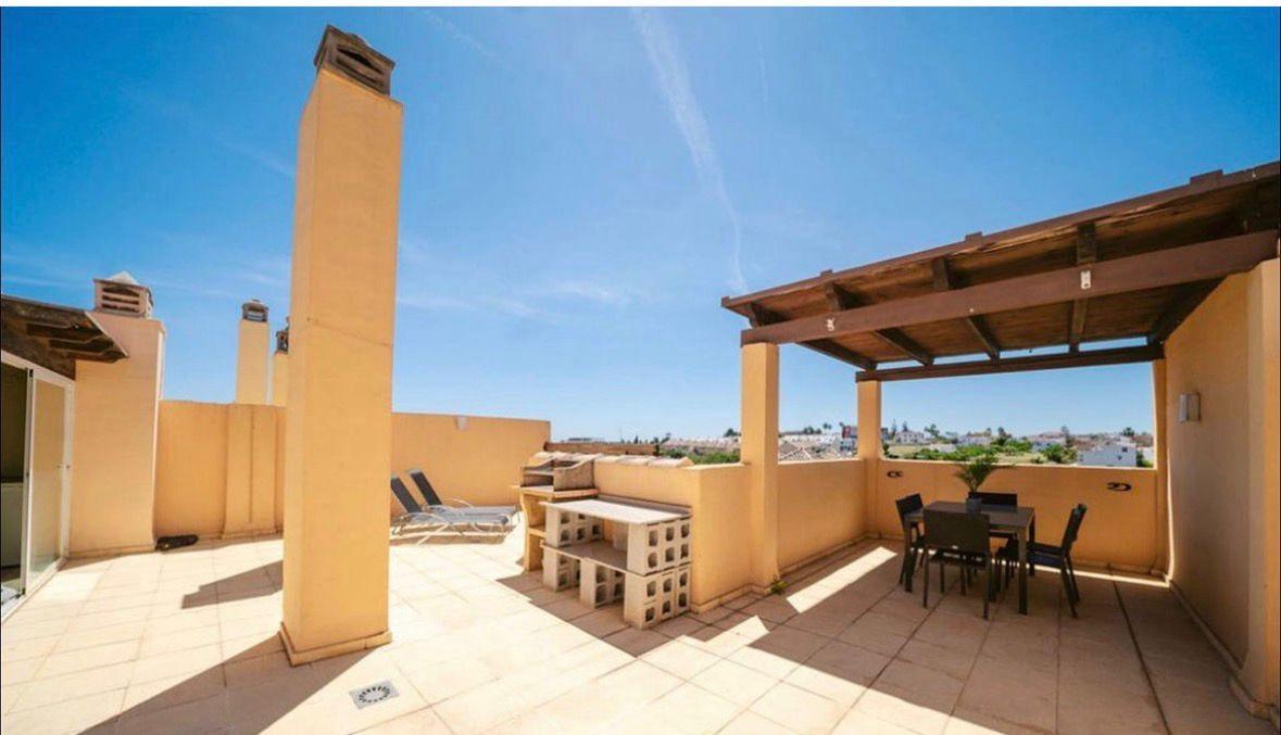 Media Temporada . Se alquila desde 15.9.26-30.6.27 magnifico Atico Duplex en zona Los Pacos  (Fuengirola)