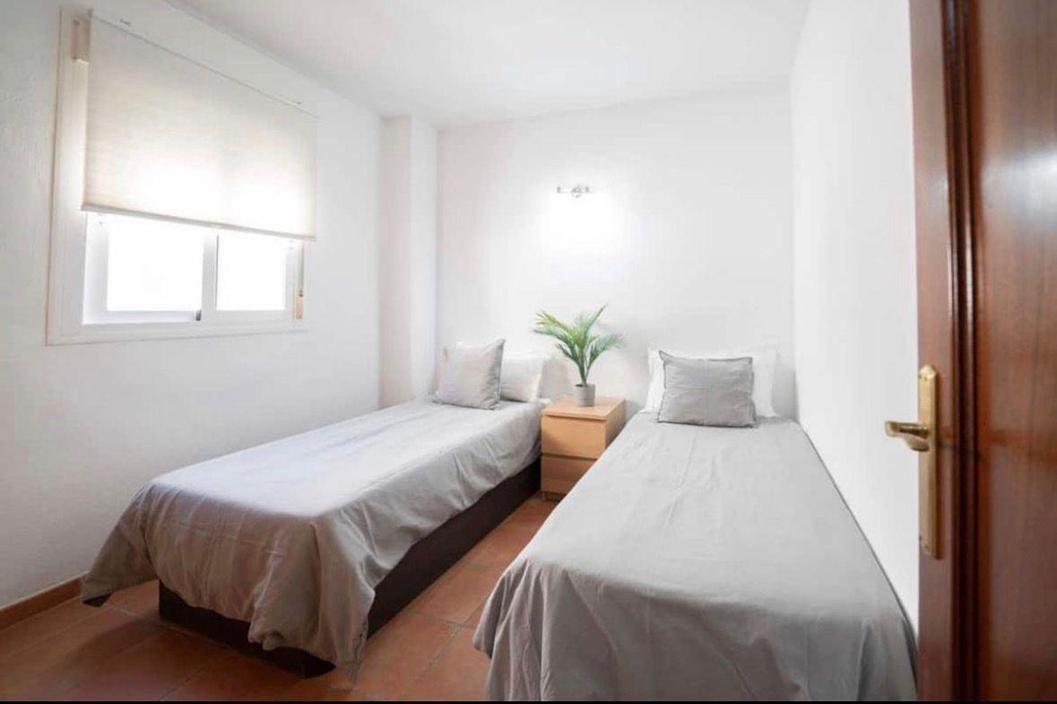Media Temporada . Se alquila desde 15.9.26-30.6.27 magnifico Atico Duplex en zona Los Pacos  (Fuengirola)