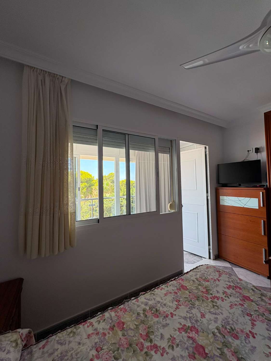 Mid-season . For rent from 1.11.26-31.5.2027 Nice apartment with sea views on the 1st line in Benalmadena