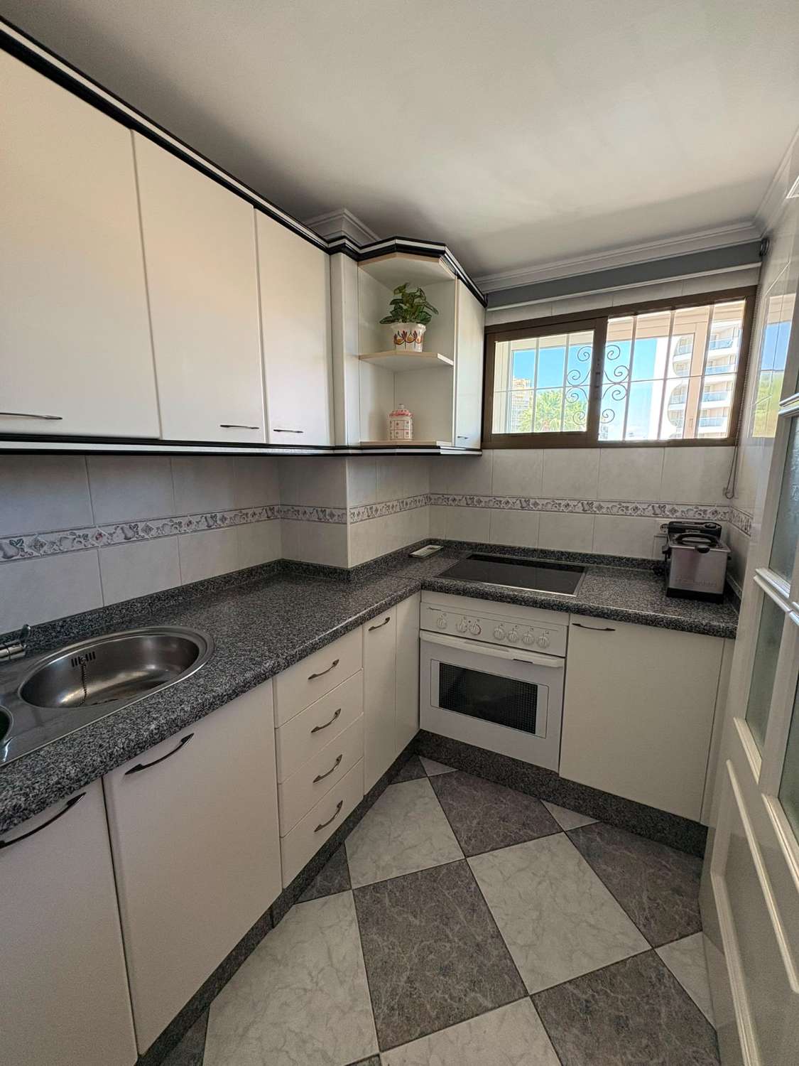Mid-season . For rent from 1.11.26-31.5.2027 Nice apartment with sea views on the 1st line in Benalmadena
