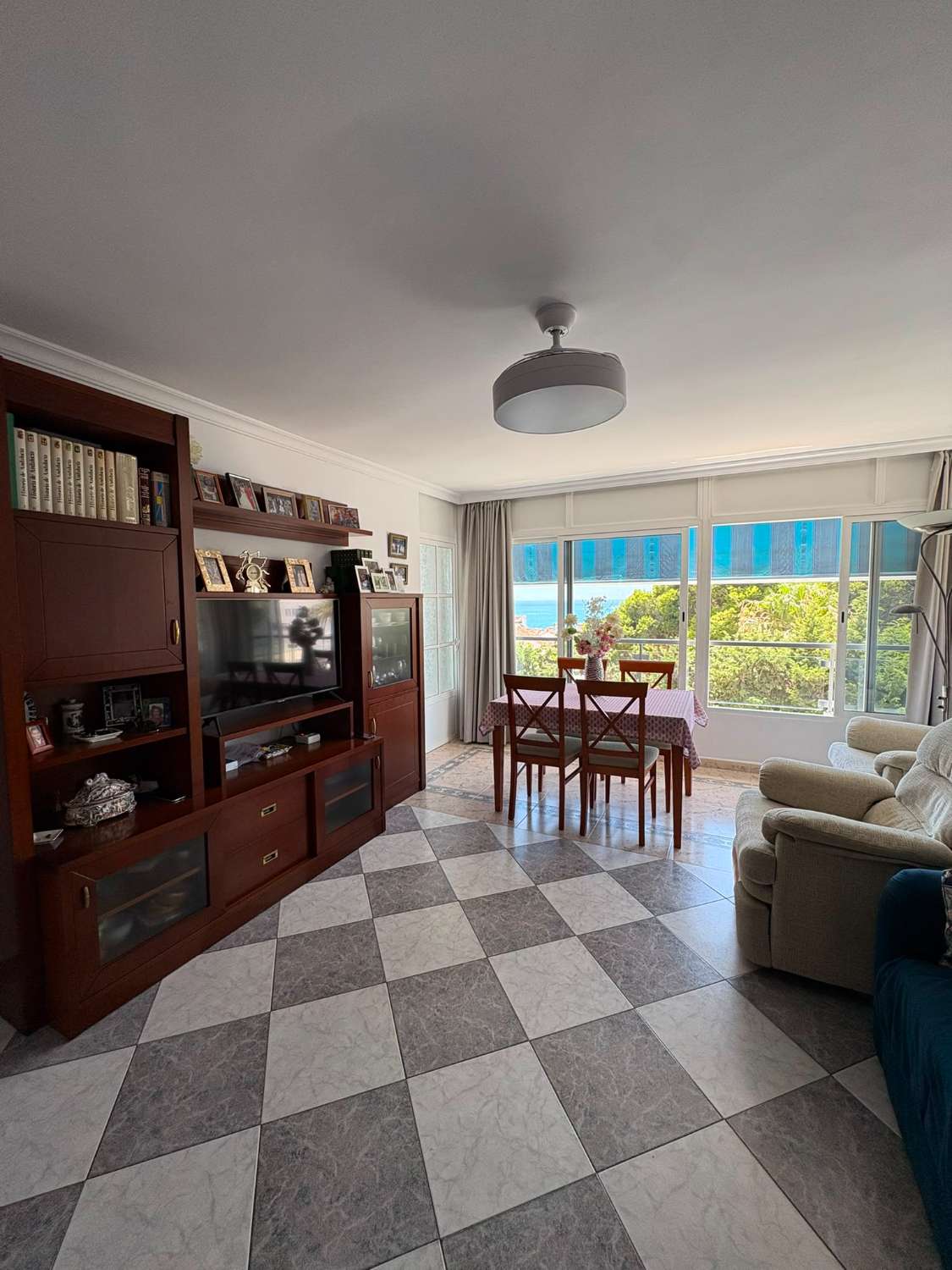 Mid-season . For rent from 1.11.26-31.5.2027 Nice apartment with sea views on the 1st line in Benalmadena