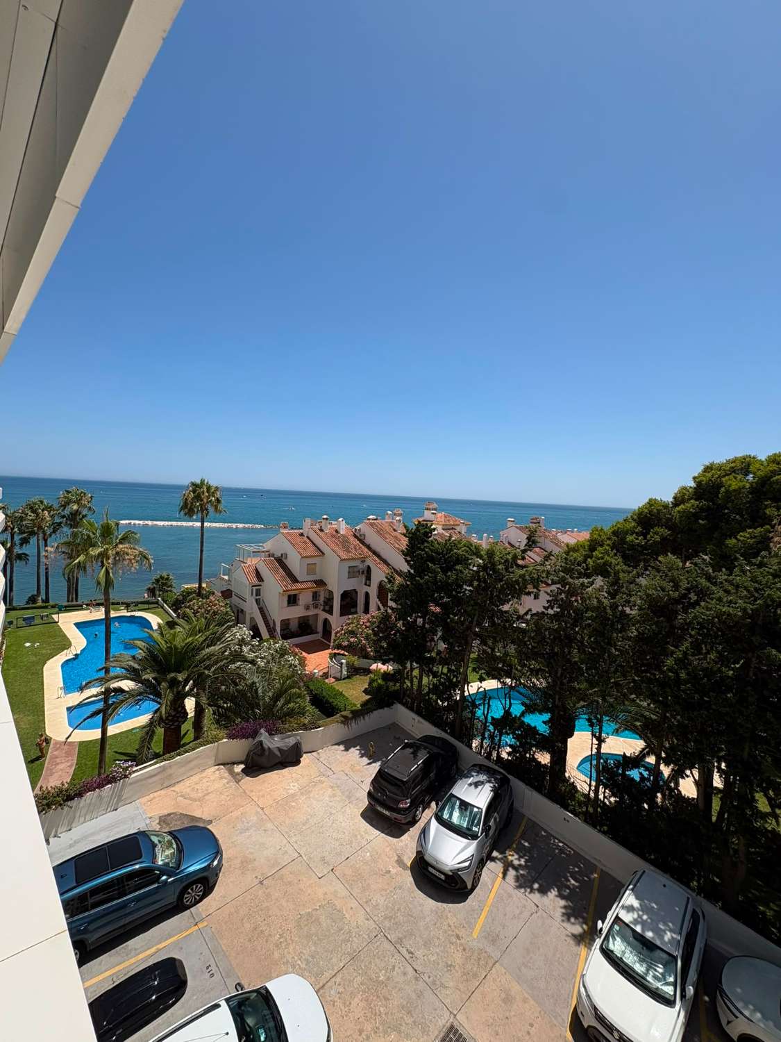 Mid-season . For rent from 1.11.26-31.5.2027 Nice apartment with sea views on the 1st line in Benalmadena