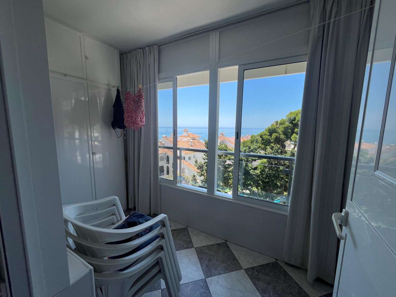 Mid-season . For rent from 1.11.26-31.5.2027 Nice apartment with sea views on the 1st line in Benalmadena