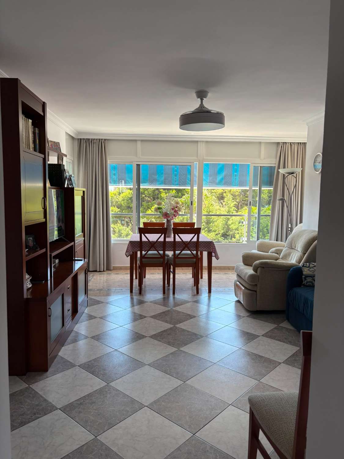 Mid-season . For rent from 1.11.26-31.5.2027 Nice apartment with sea views on the 1st line in Benalmadena