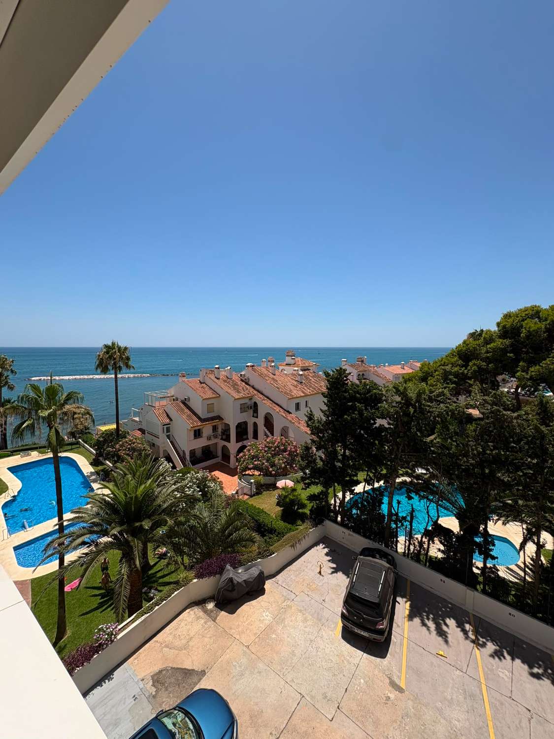 Mid-season . For rent from 1.11.26-31.5.2027 Nice apartment with sea views on the 1st line in Benalmadena