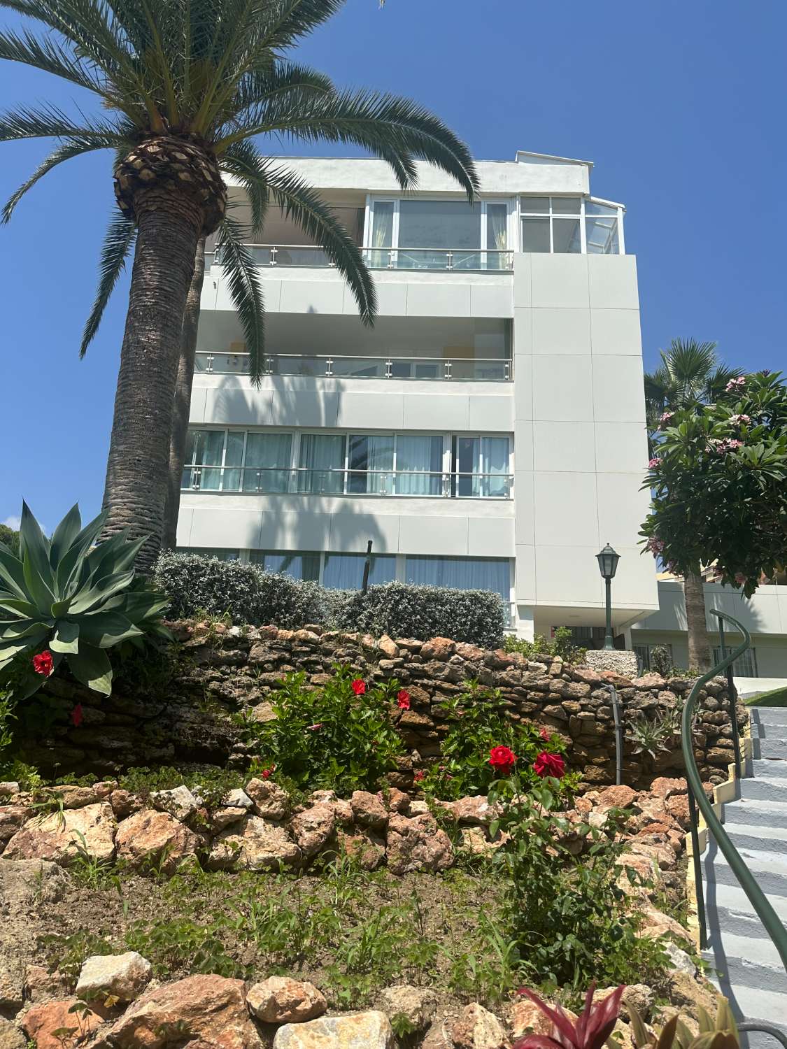 Mid-season . For rent from 1.11.26-31.5.2027 Nice apartment with sea views on the 1st line in Benalmadena
