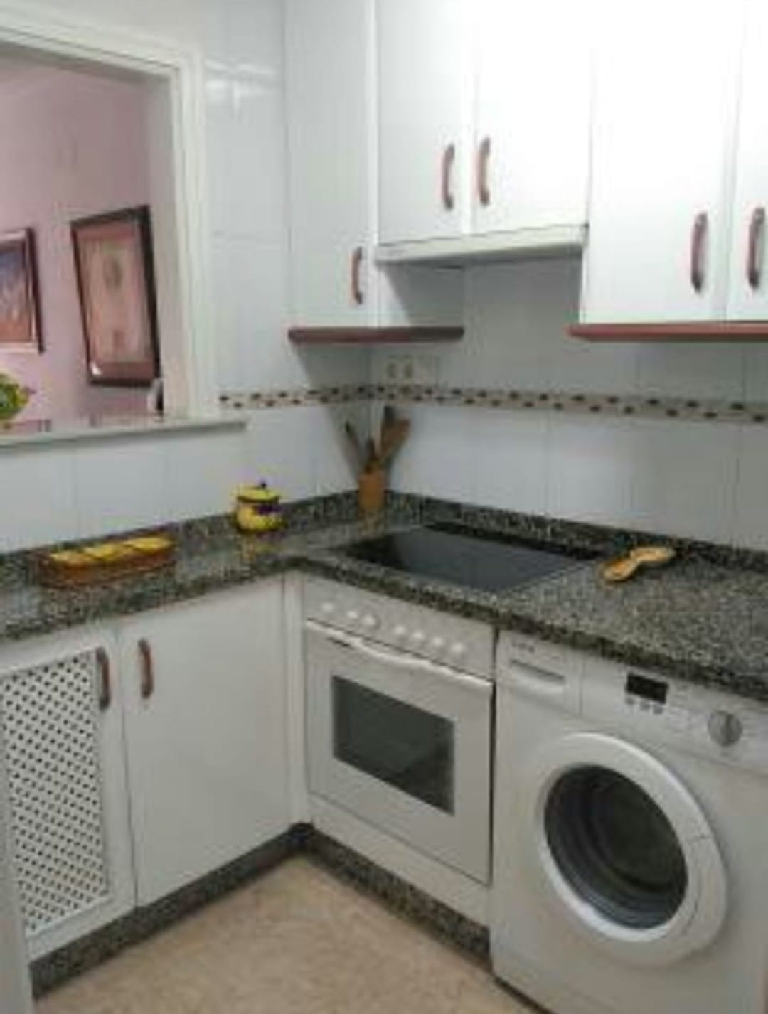 Media temporada . Se alquila desde 1.9.26-30.6.27 bonito apartamento con vistas al mar en 2ª linea de playa en  Fuengirola