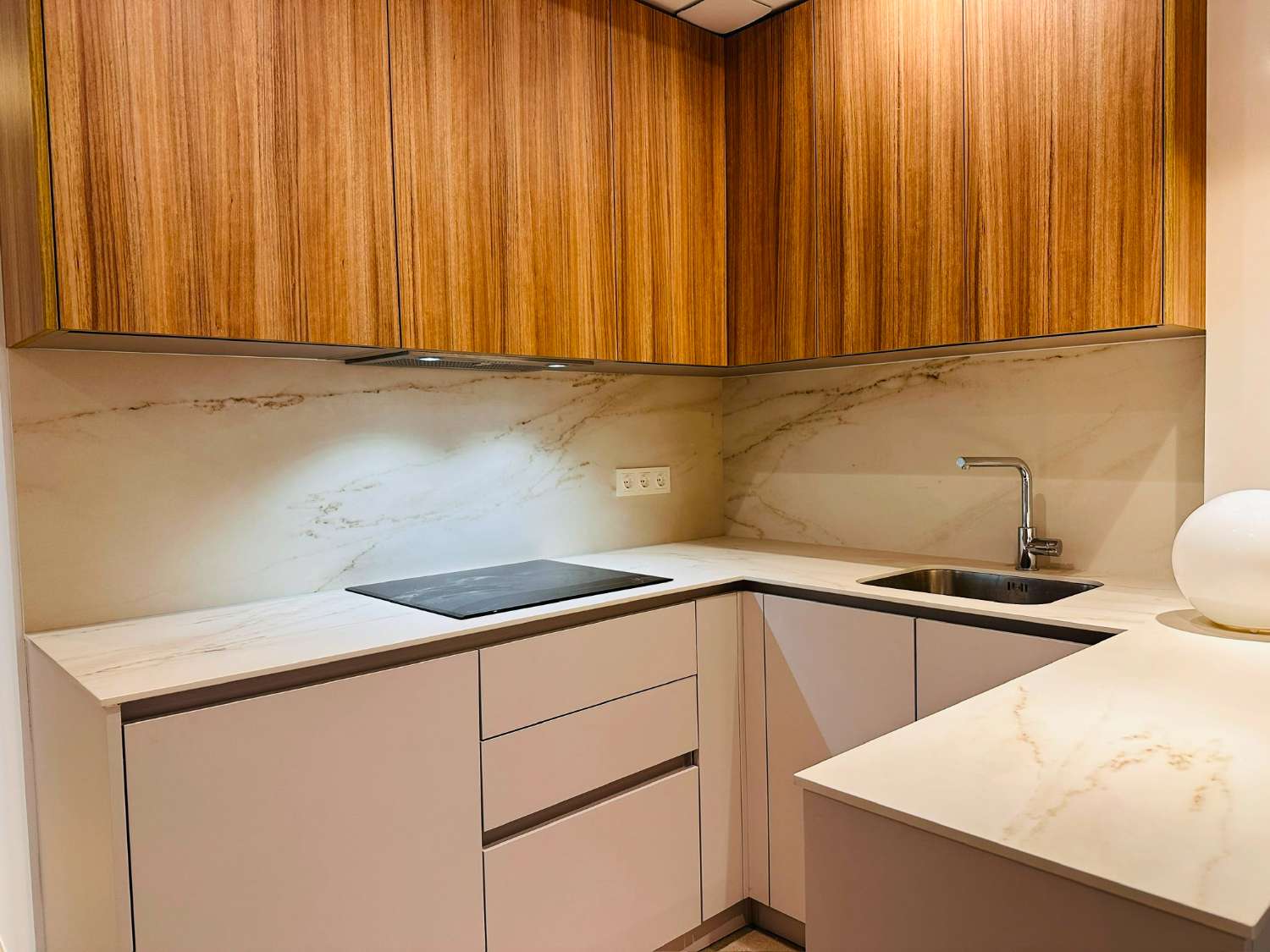 Se alquila por larga temporada bonito   apartamento  a estrenar en el centro de Fuengirola