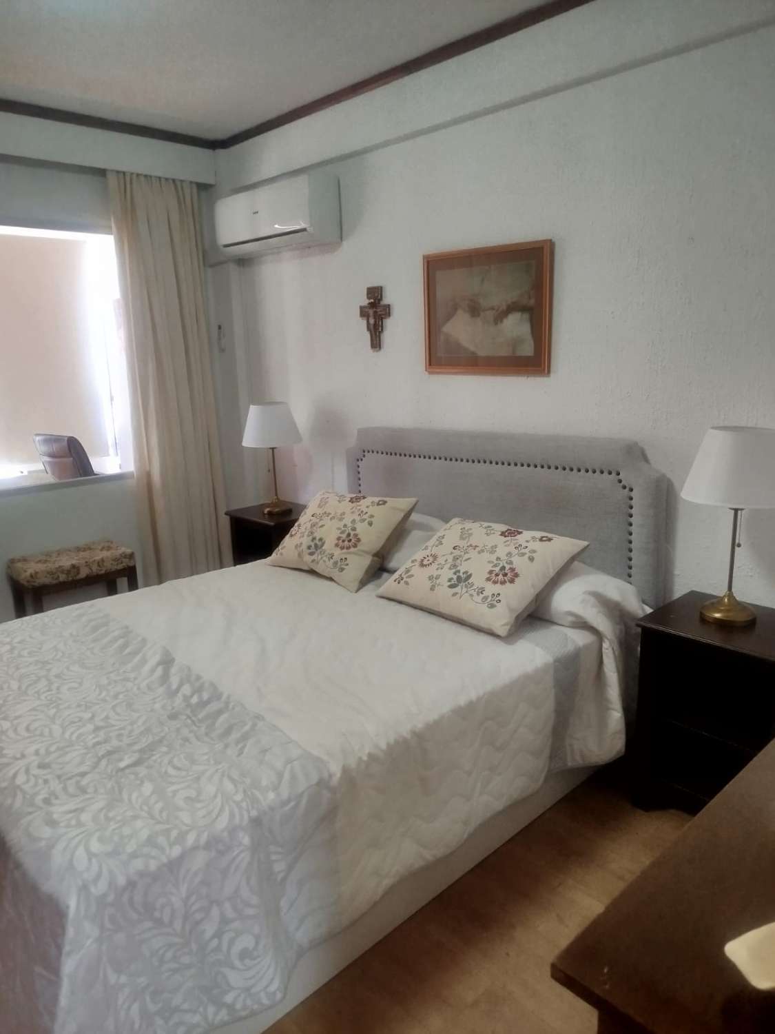 Keskellä kautta. Vuokrattavissa 1.9.26 - 30.6.27 Mukava asunto merinäköaloilla Benalmadenassa