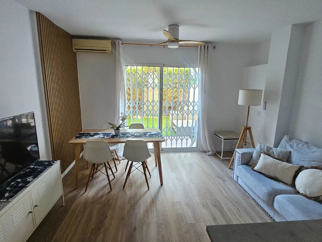 Larga temporada . Se alquila bonito apartamento en planta baja  zona  El Pinillo Torremolinos