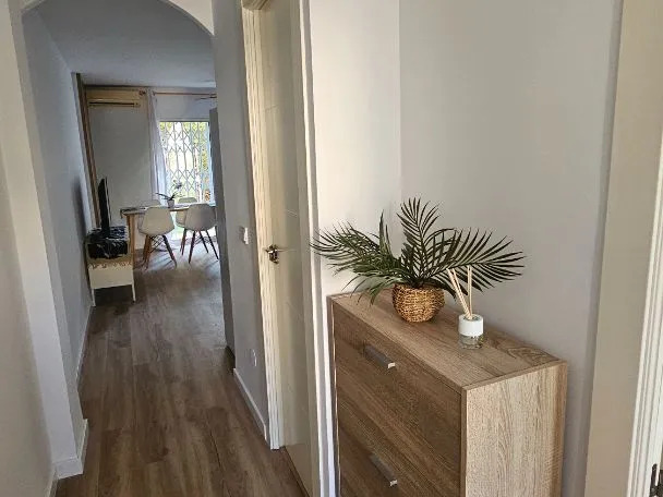 Larga temporada . Se alquila bonito apartamento en planta baja  zona  El Pinillo Torremolinos