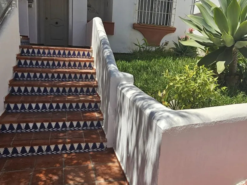 Larga temporada . Se alquila bonito apartamento en planta baja  zona  El Pinillo Torremolinos
