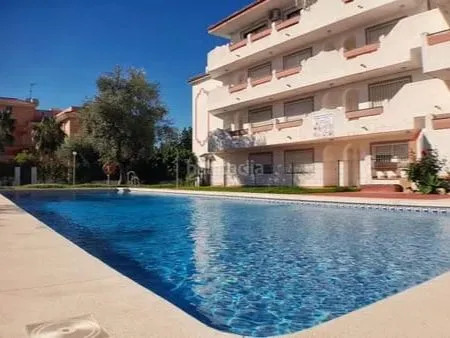 Larga temporada . Se alquila bonito apartamento en planta baja  zona  El Pinillo Torremolinos