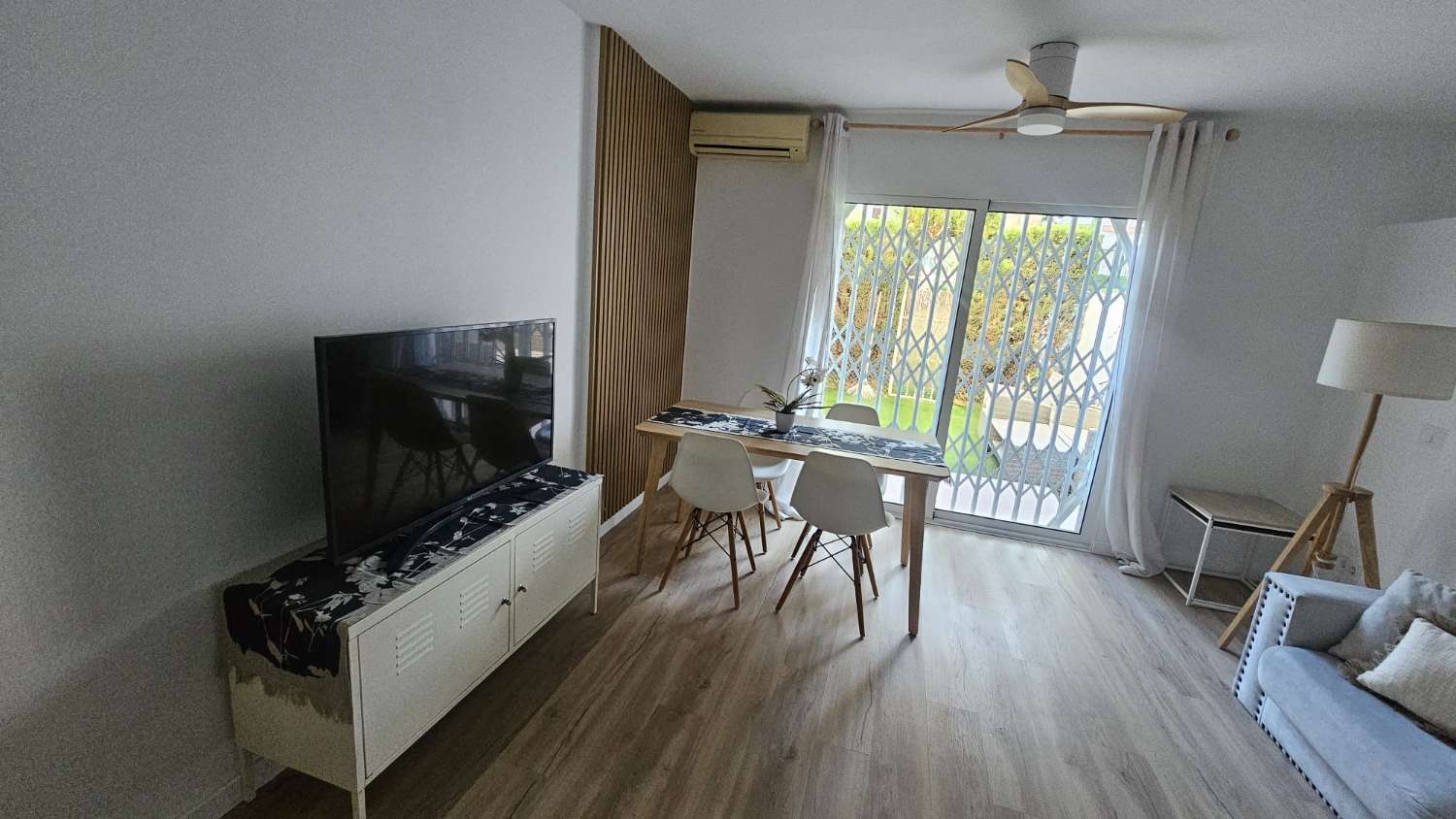 Larga temporada . Se alquila bonito apartamento en planta baja  zona  El Pinillo Torremolinos